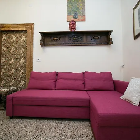 Vicolo Vecchio 59 *