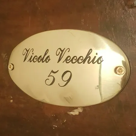 Vicolo Vecchio 59 *